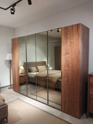 Schlafzimmer Design Möbel Kleiderschrank Luxus Holz Braun Schränke Neu