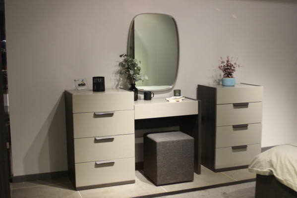 Komplett Schlafzimmer Möbel Set Bett 2x Nachttisch Schminktisch Spiegel 8tlg Neu