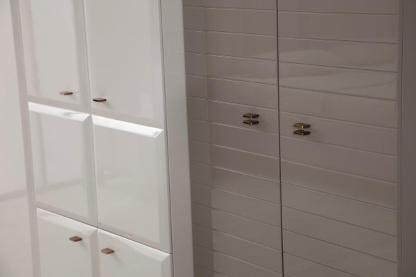 Beiges Exklusive Schlafzimmer Garnitur Doppelbett Nachtkonsolen Schrank