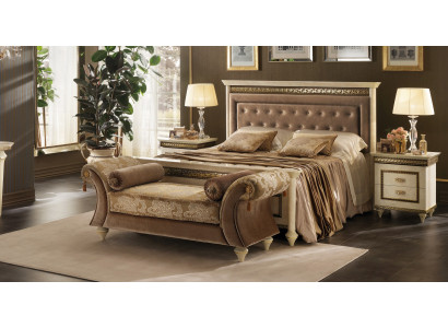 Bett Nachttisch Chaiselongue 4 tlg.Schlafzimmer Set Design Modern Luxus Betten