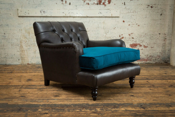 Lounge Luxus Fernseh Club Polster Sitzer Sessel Design Couch Sofa Relax Leder