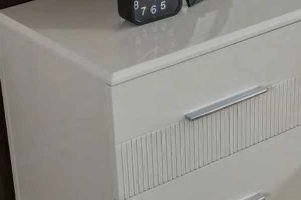 Weißer 4-türiger Luxus Schminktisch Schlafzimmer Stilvolle Holz Möbel