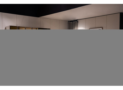 Luxuriöse Schlafzimmer Möbel Polsterbett Nachtkonsolen Glasschrank 4tlg