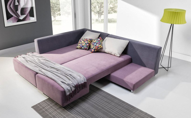 Luxuriöses großes Ecksofa wird aus hochwertigem Material von europäischen Möbelherstellern hergestellt