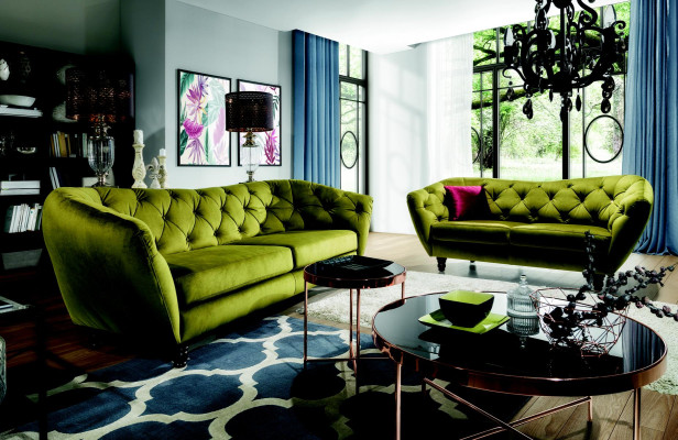 Dreisitzer Sofa mit luxuriöser Chesterfield-Rückenlehne in einem eleganten Grünton 
